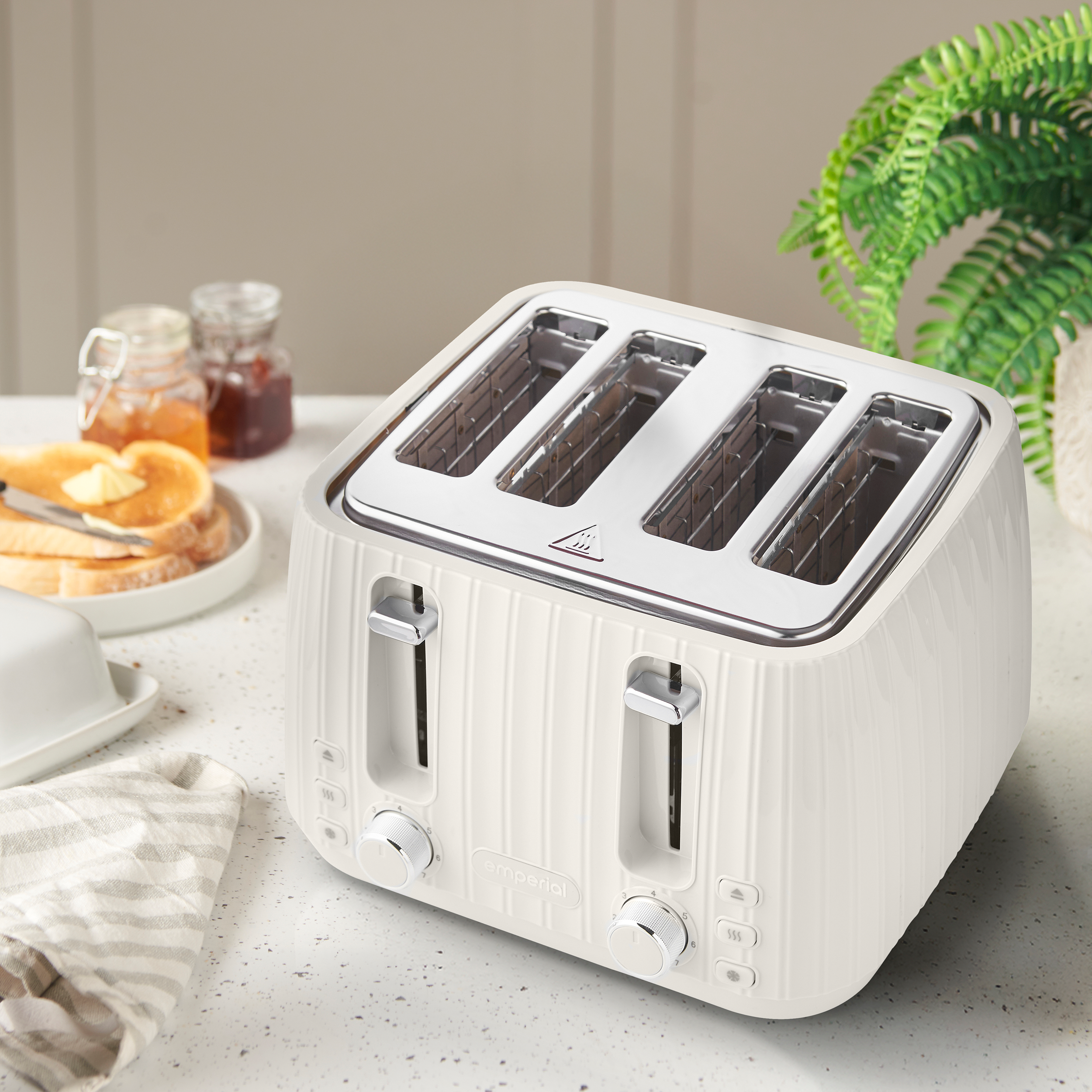 Flow 4 Slice Toaster - White
