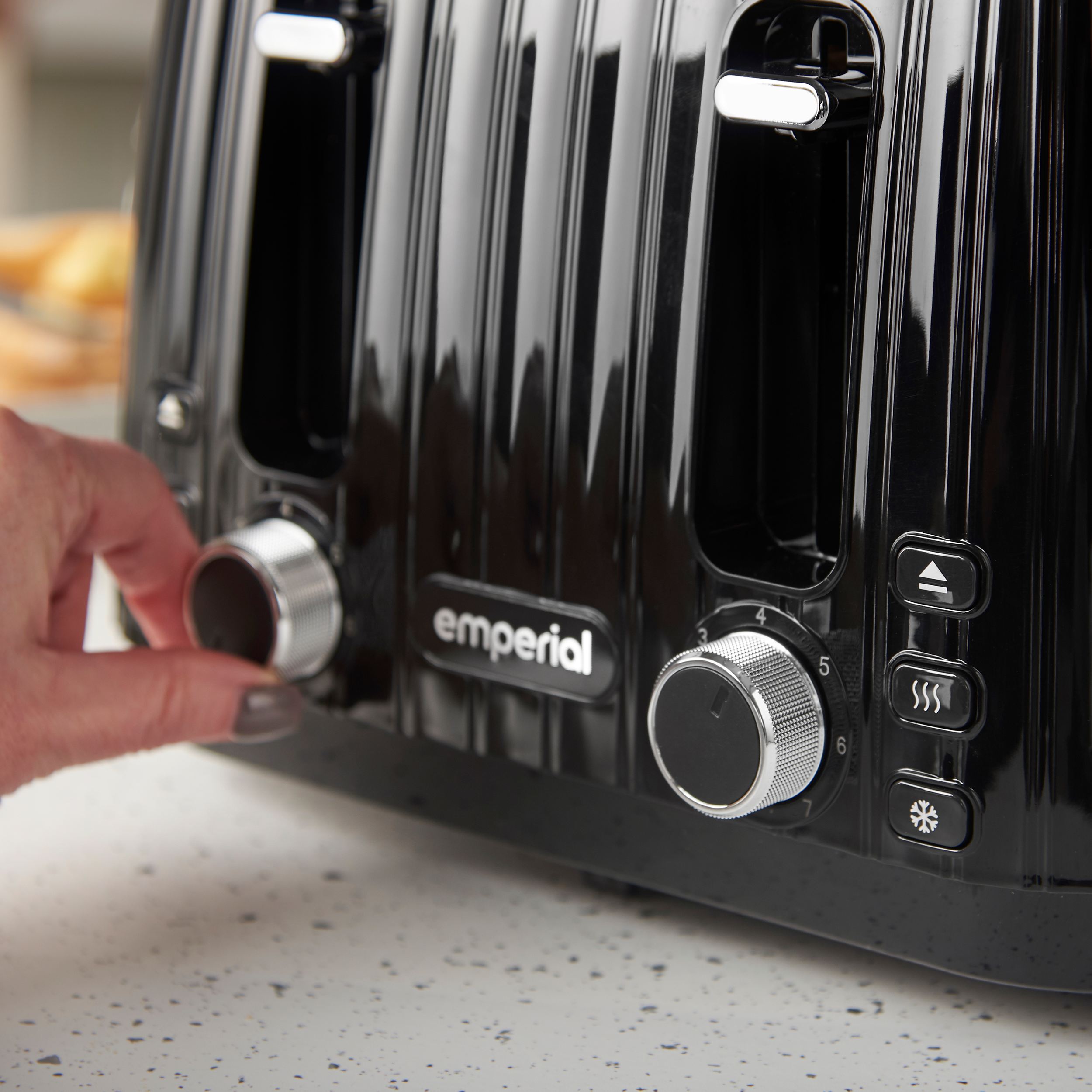 Flow 4 Slice Toaster - Black